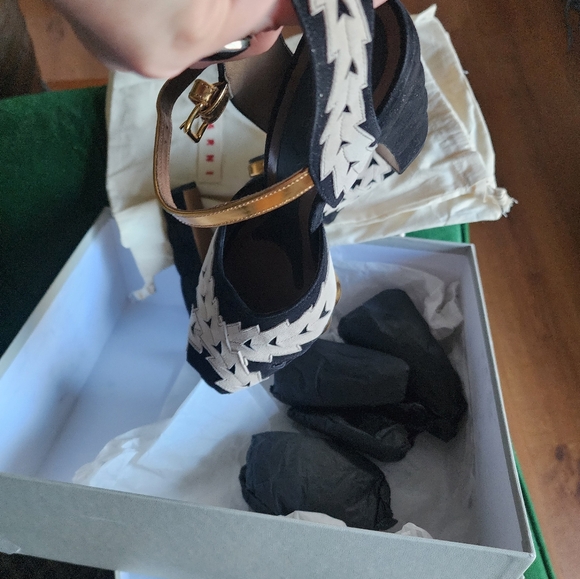 Marni Size 40 New in Box Strappy Gold Peep Toe Black and White Heels Sandals - Picture 8 of 12